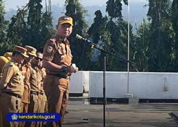 Sekda Kendari Tekankan Disiplin ASN dan Pimpin Arahan Kerja Bakti Massal