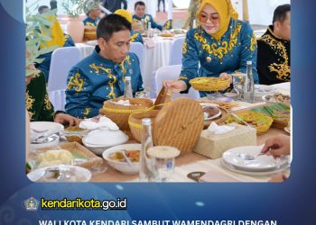 Wali Kota Kendari Sambut Wamendagri dengan Kuliner Tradisional di Pantai Nambo