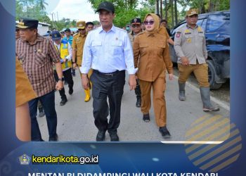 Mentan RI Didampingi Wali Kota Kendari Tinjau Warga Terdampak Banjir di Kawasan Wanggu
