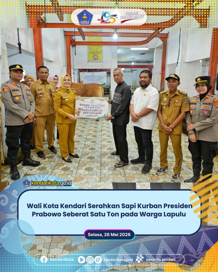 Wali Kota Kendari Serahkan Sapi Kurban Presiden Prabowo Seberat Satu Ton pada Warga Lapulu