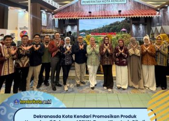 Dekranasda Kota Kendari Promosikan Produk Unggulan di Rakernas APEKSI, Tenun Khas Laris Dibeli Pengunjung