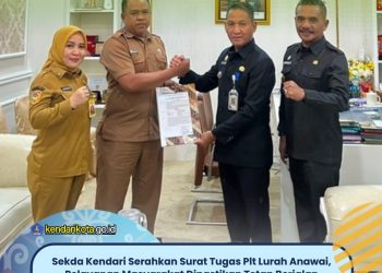 Sekda Kendari Serahkan Surat Tugas Plt Lurah Anawai, Pelayanan Masyarakat Dipastikan Tetap Berjalan