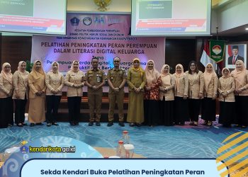 Sekda Kendari Buka Pelatihan Peningkatan Peran Perempuan DWP dalam Literasi Digital Keluarga ASN