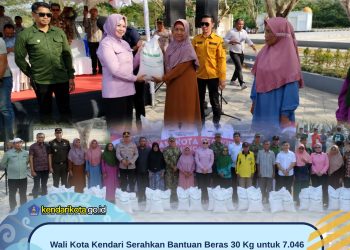 Wali Kota Kendari Serahkan Bantuan Beras 30 Kg untuk 7.046 Keluarga di Tiga Kecamatan