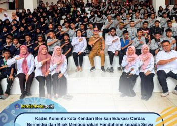 Kadis Kominfo kota Kendari Berikan Edukasi Cerdas Bermedia dan Bijak Menggunakan Handphone kepada Siswa Sekolah Rakyat