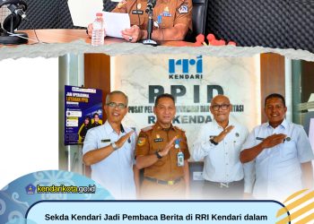 Sekda Kendari Jadi Pembaca Berita di RRI Kendari dalam Momentum HUT ke-81
