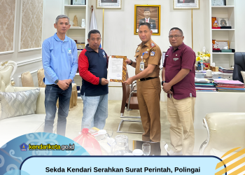 Sekda Kendari Serahkan Surat Perintah, Polingai Ditunjuk sebagai Plt Lurah Anaiwoi